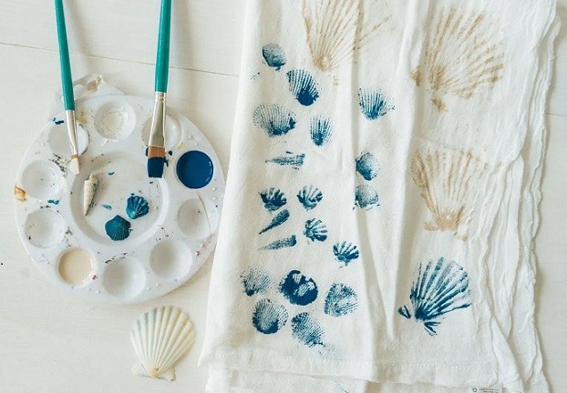 DIY-Seashell-Stamped-Towels-3.jpg